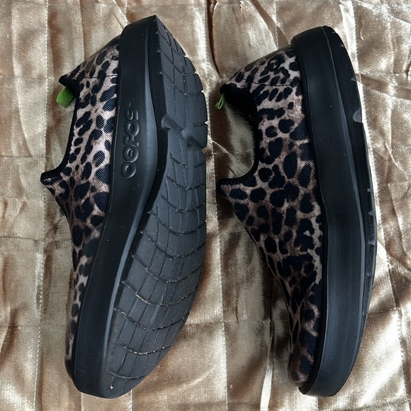 OOFOS OOMG EEZEE LTD Cheetah - Picture 2 of 5